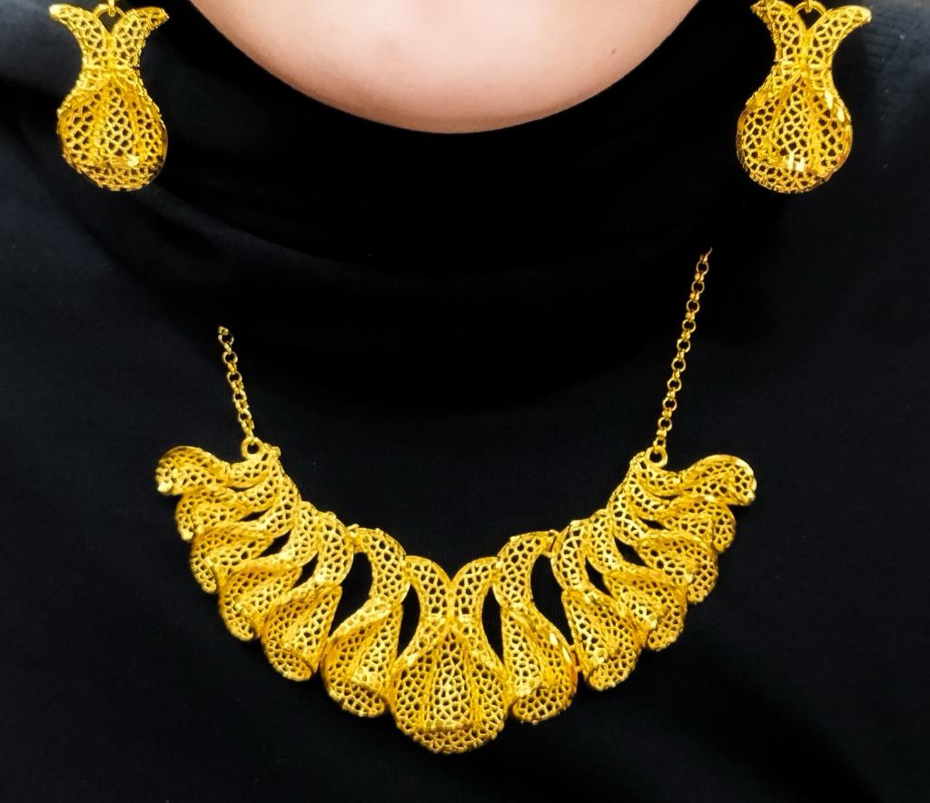 سلس مع الاخراص نسائي ذهبي مطلي كبير SH-204
