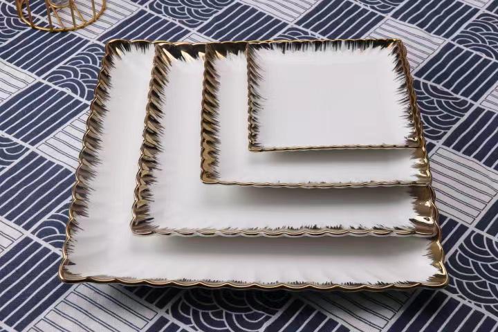 صحن سيراميك مربع مذهب