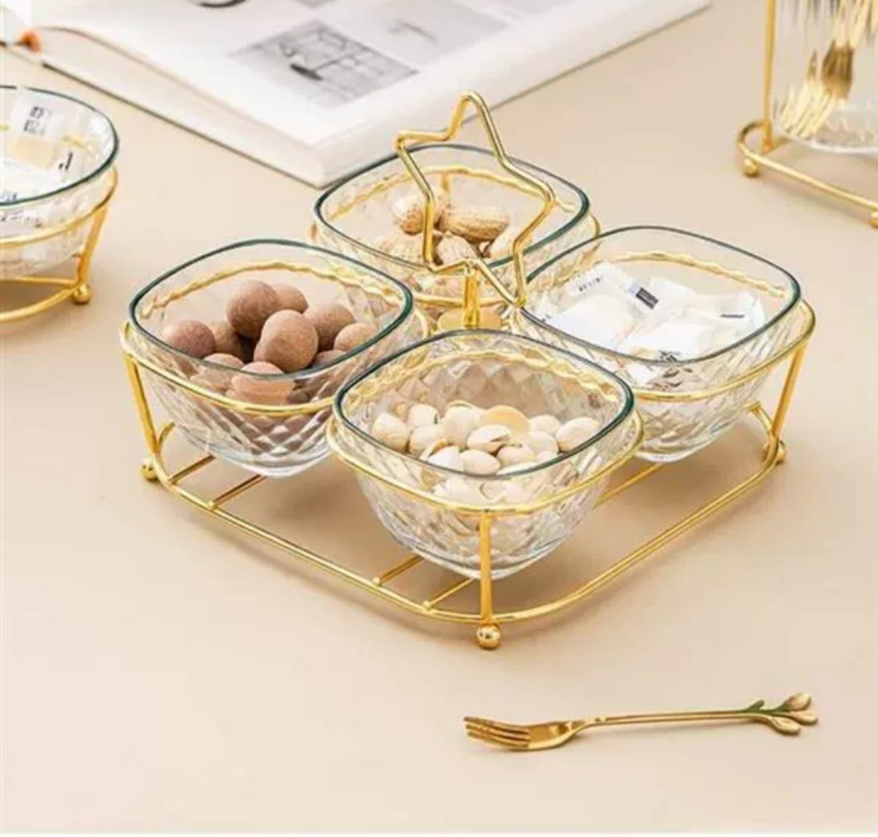 شيال حويت زجاج 4 خانات مع ستاند ذهبي AZ-1344