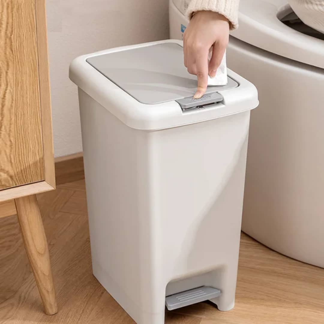 سلة قمامة دعسة