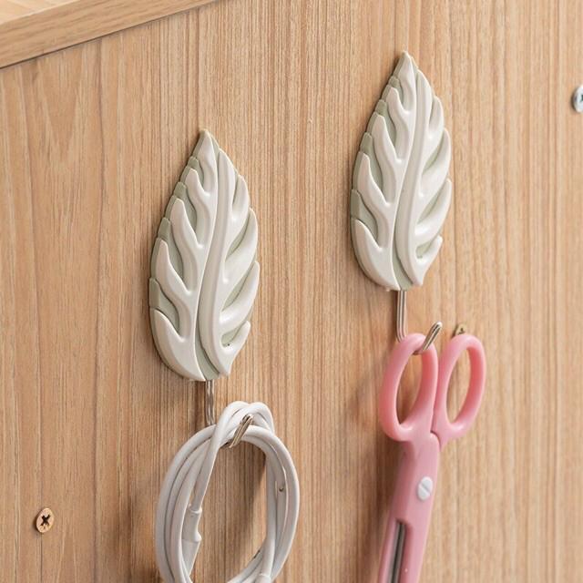 معالق ملابس لاصق جدار شكل ورقة