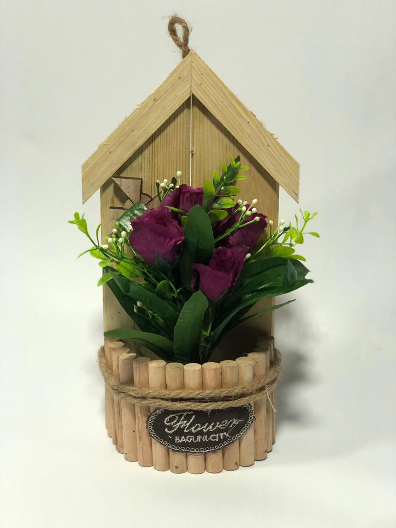 مزهرية خشب شكل بيت تعليقة